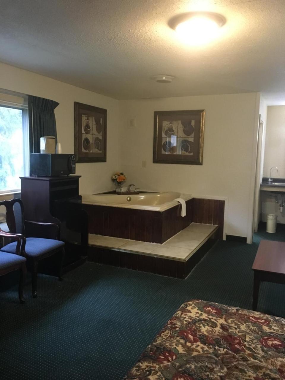 Rapids Inn & Suites Wisconsin Rapids Eksteriør bilde