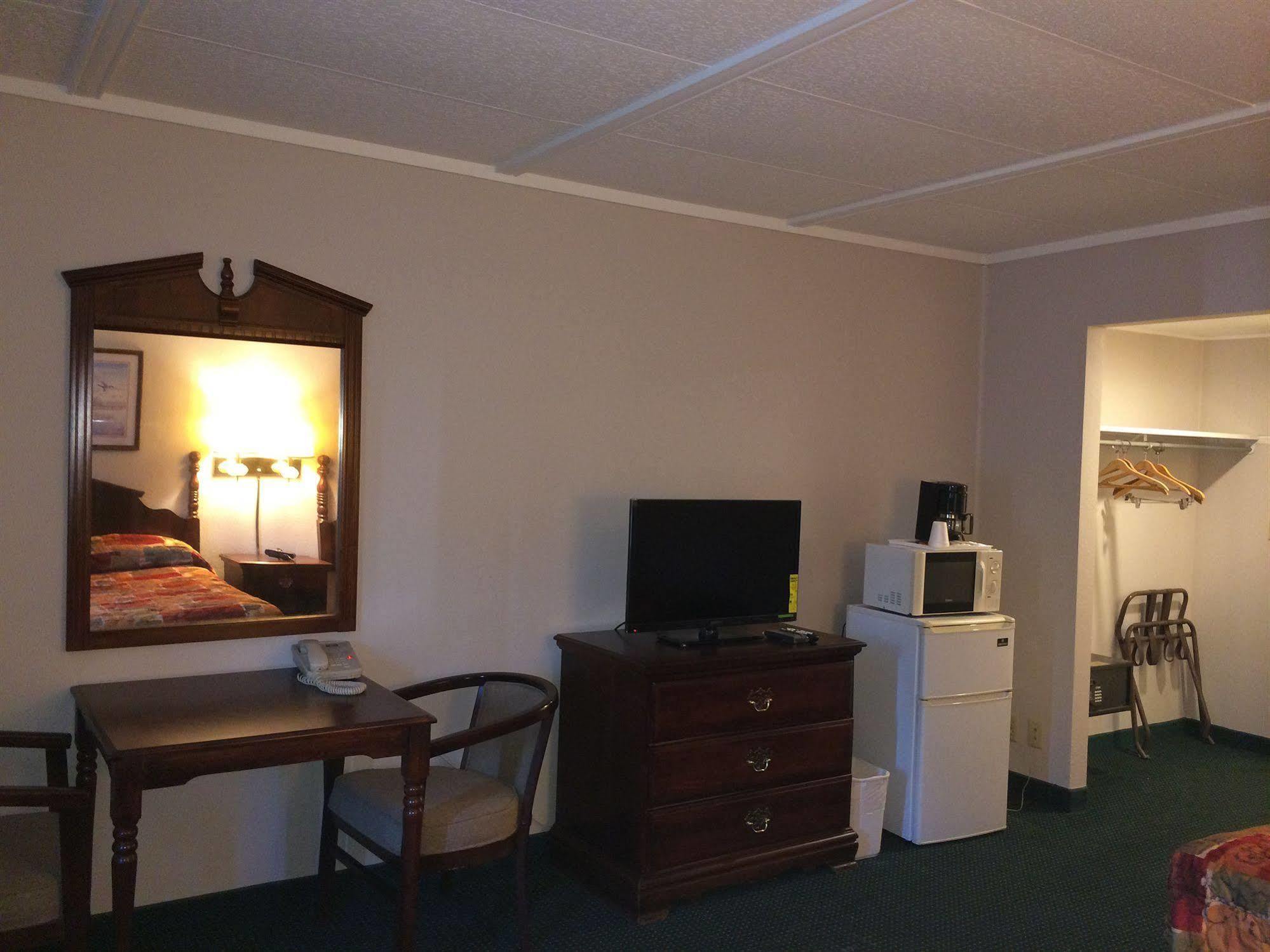 Rapids Inn & Suites Wisconsin Rapids Eksteriør bilde