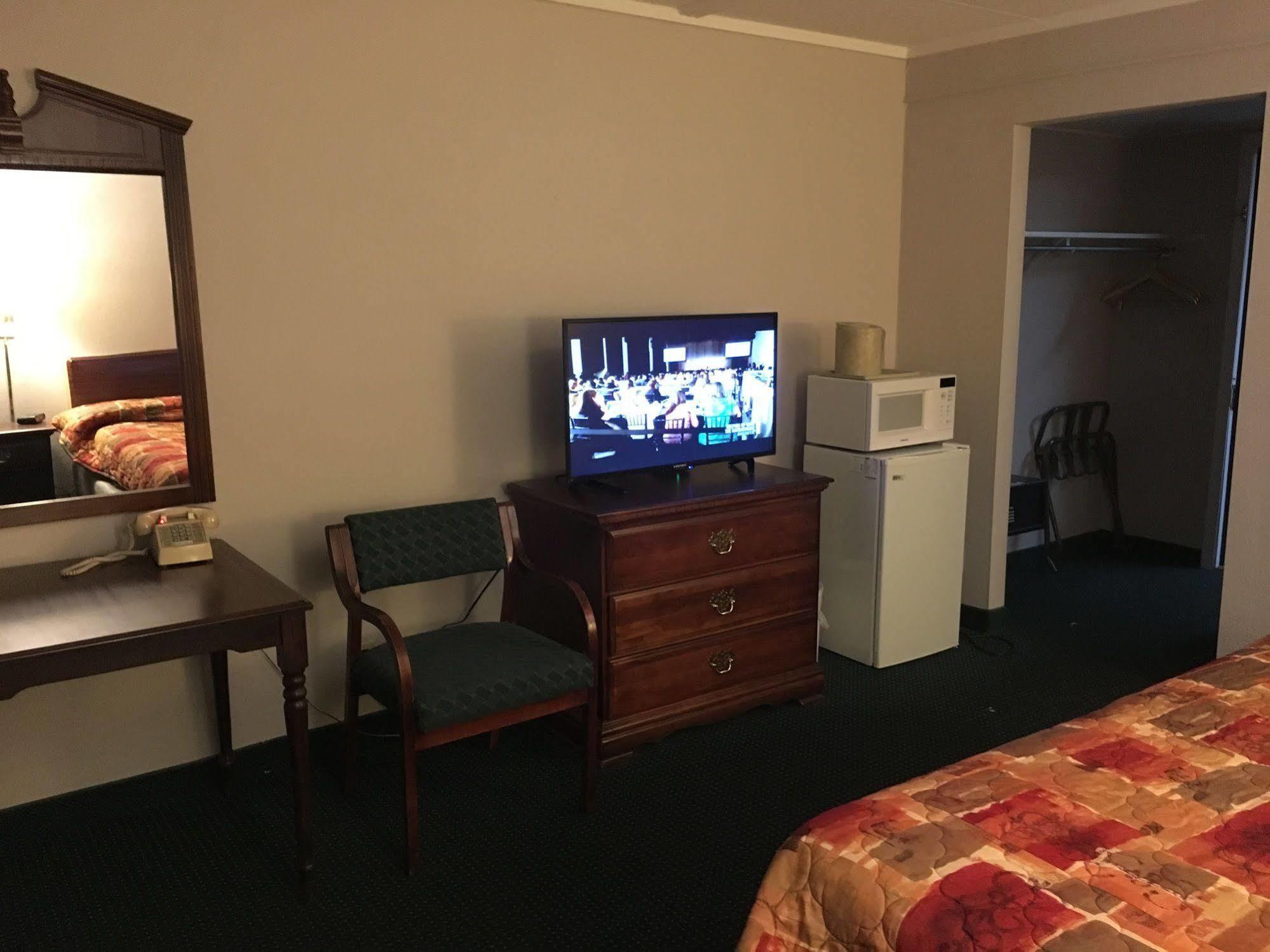 Rapids Inn & Suites Wisconsin Rapids Eksteriør bilde