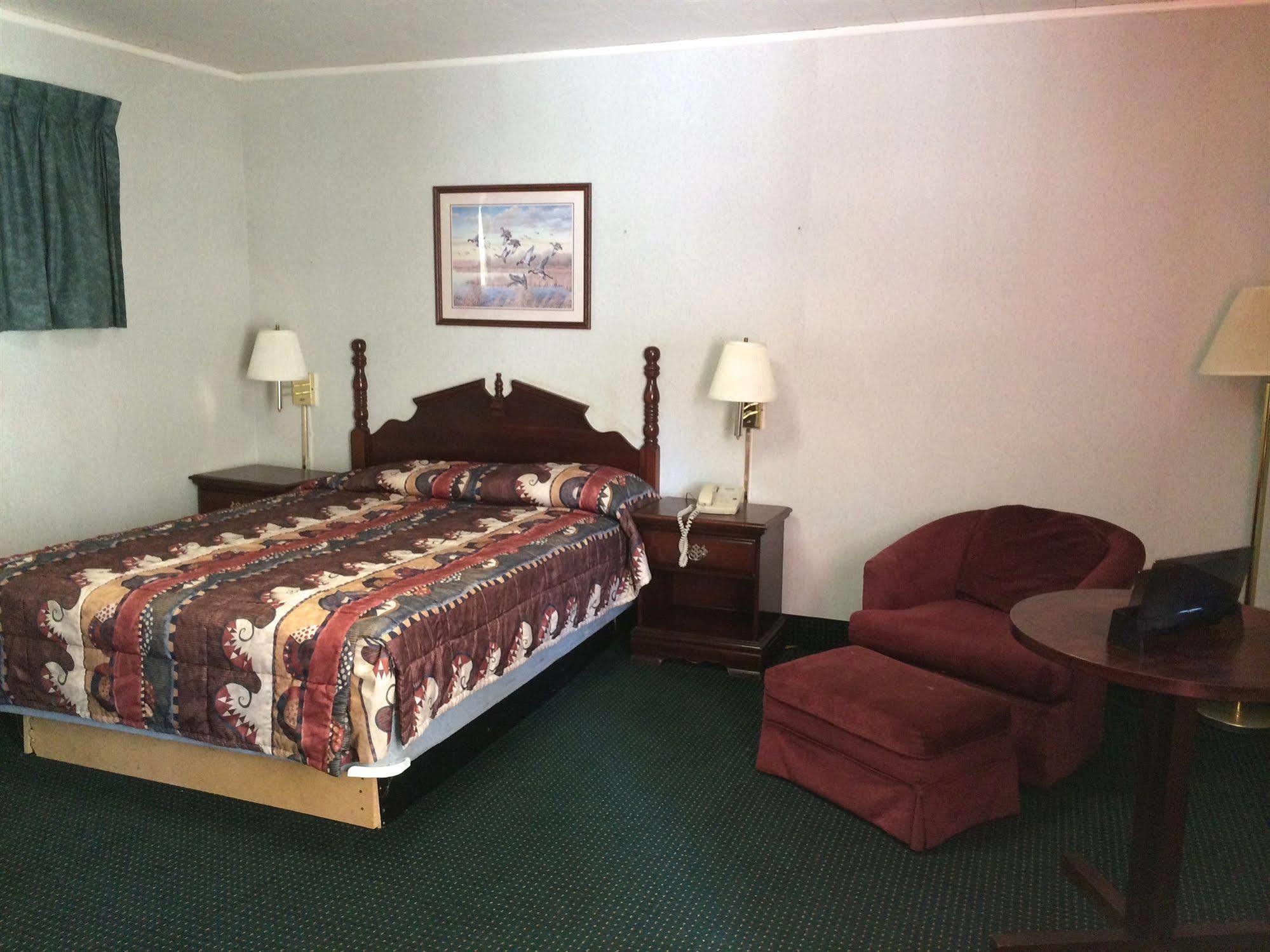 Rapids Inn & Suites Wisconsin Rapids Eksteriør bilde