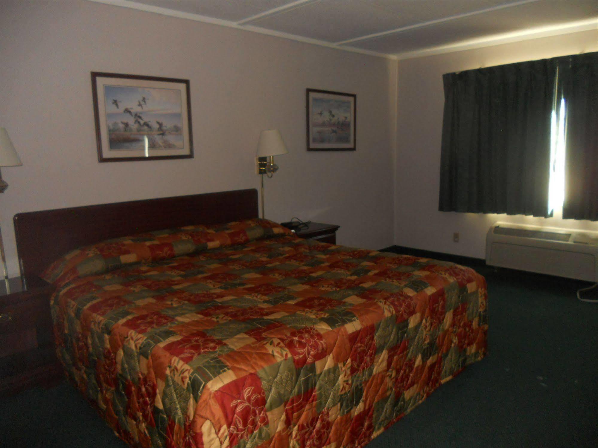 Rapids Inn & Suites Wisconsin Rapids Eksteriør bilde