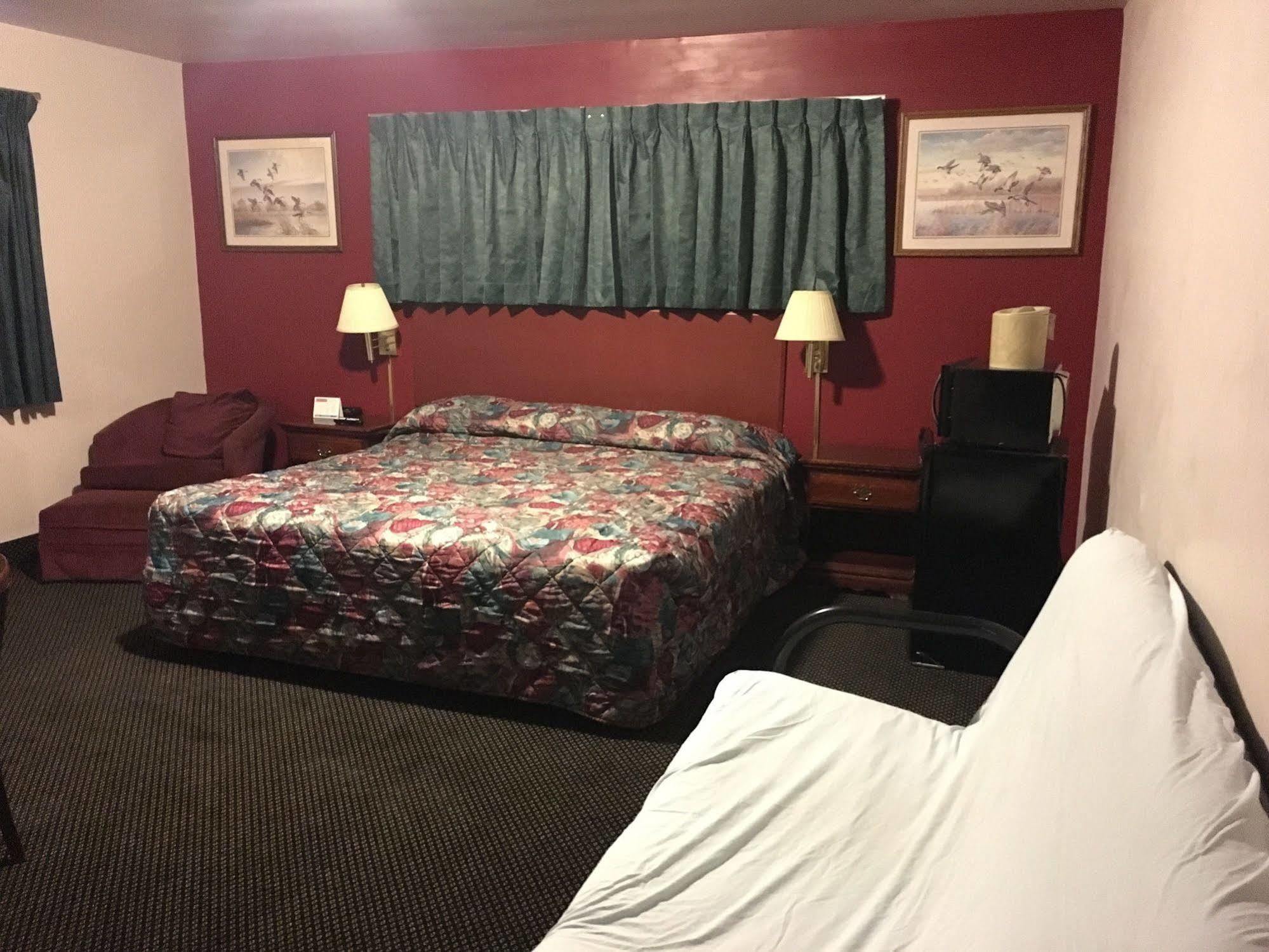 Rapids Inn & Suites Wisconsin Rapids Eksteriør bilde