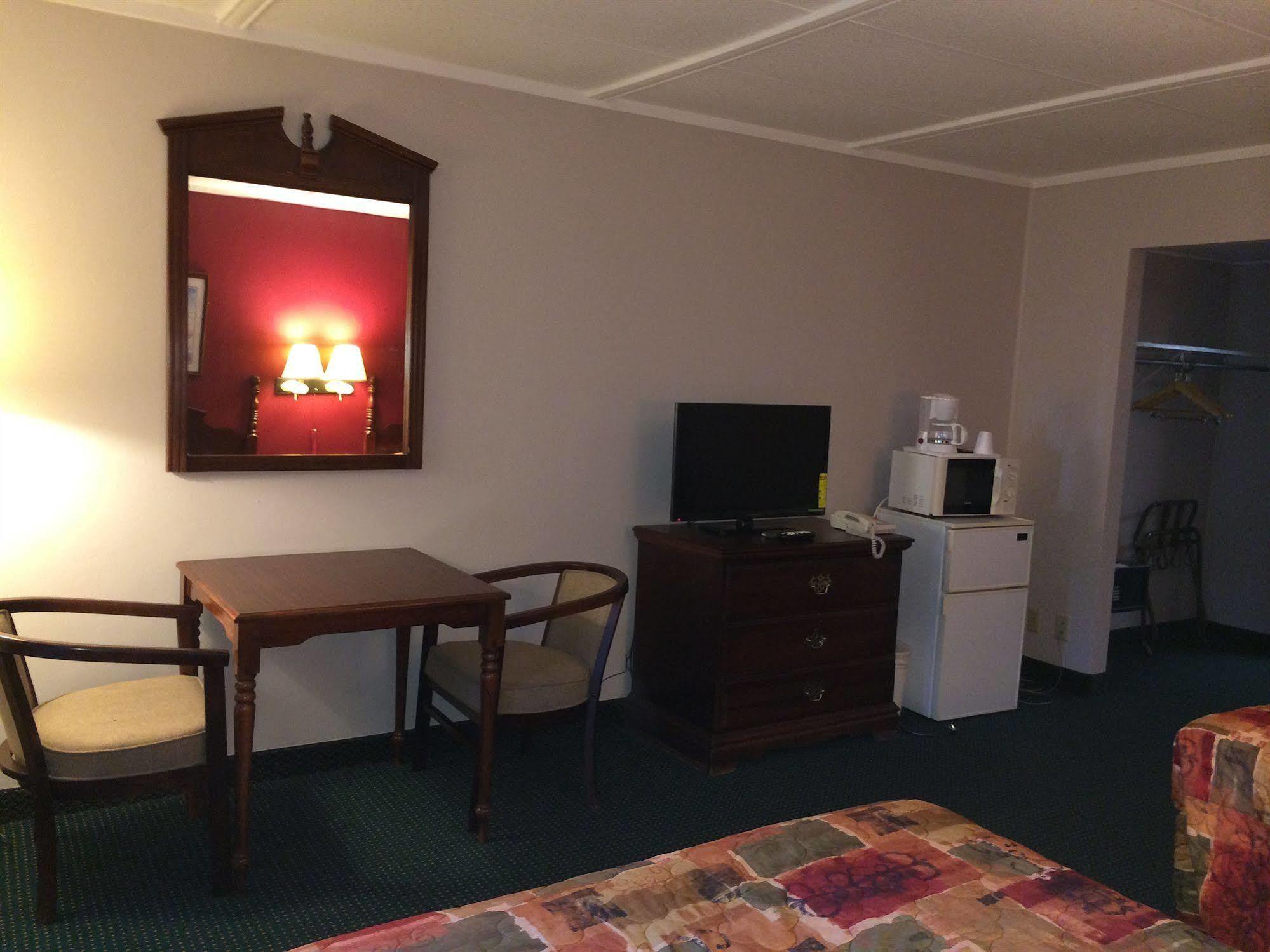 Rapids Inn & Suites Wisconsin Rapids Eksteriør bilde