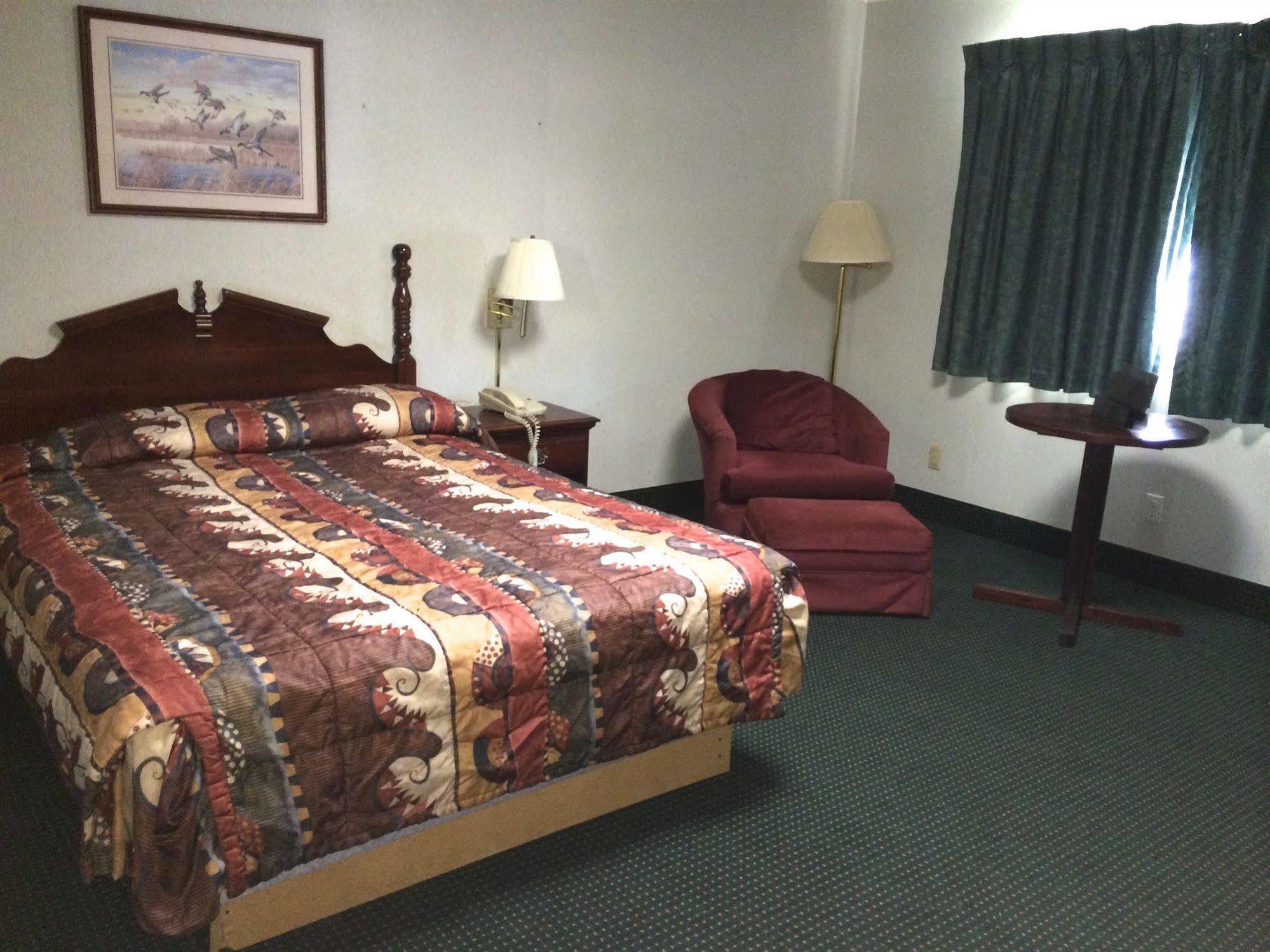 Rapids Inn & Suites Wisconsin Rapids Eksteriør bilde