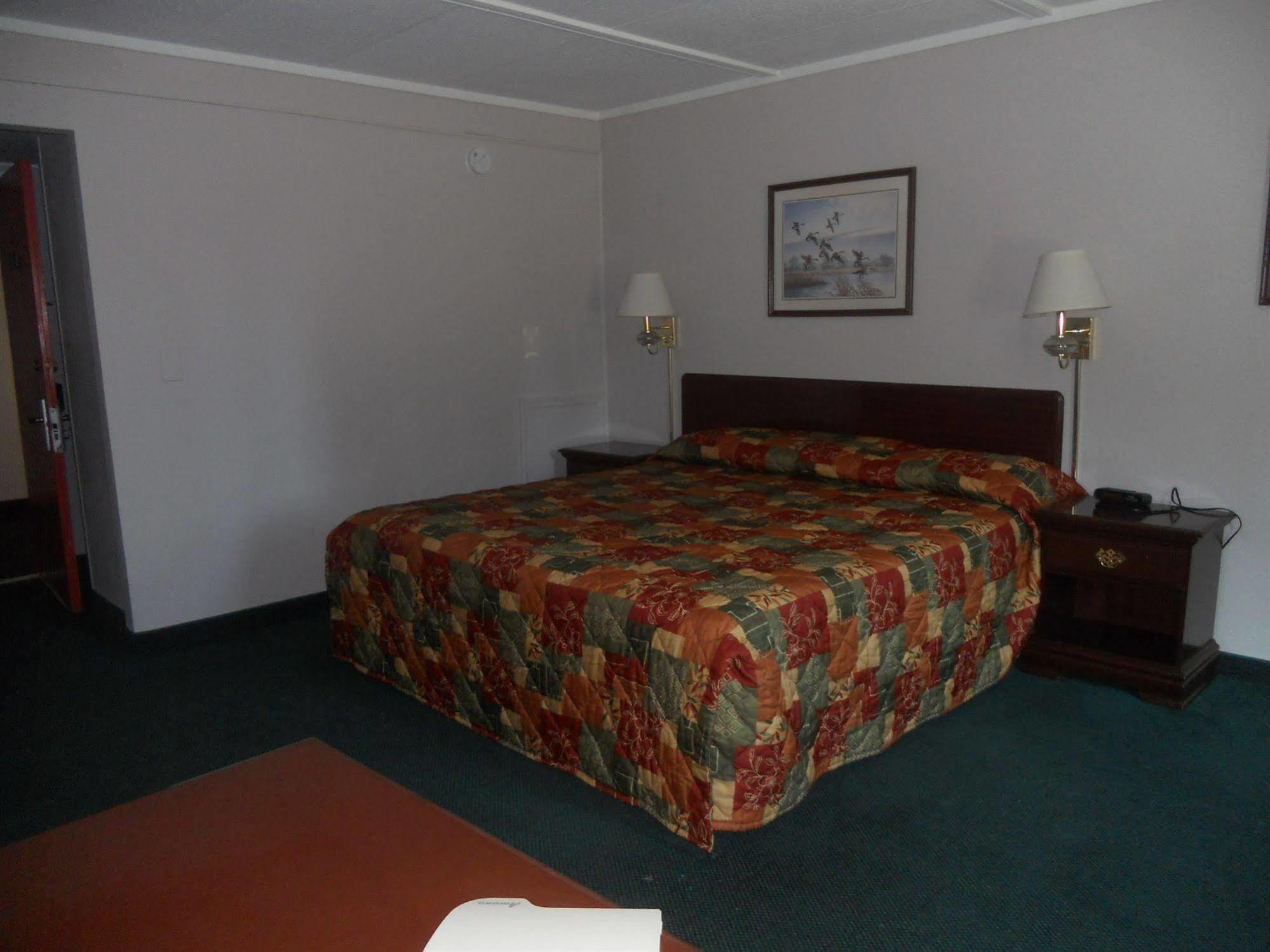 Rapids Inn & Suites Wisconsin Rapids Eksteriør bilde